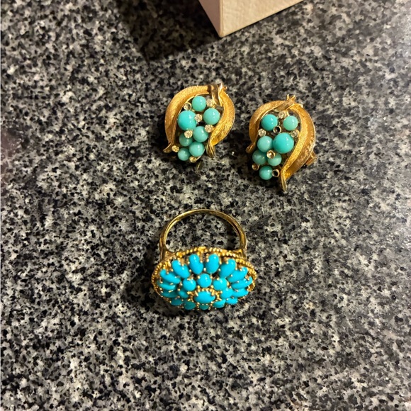 Turquoise and Gold Floral Ring - Picture 11 of 11